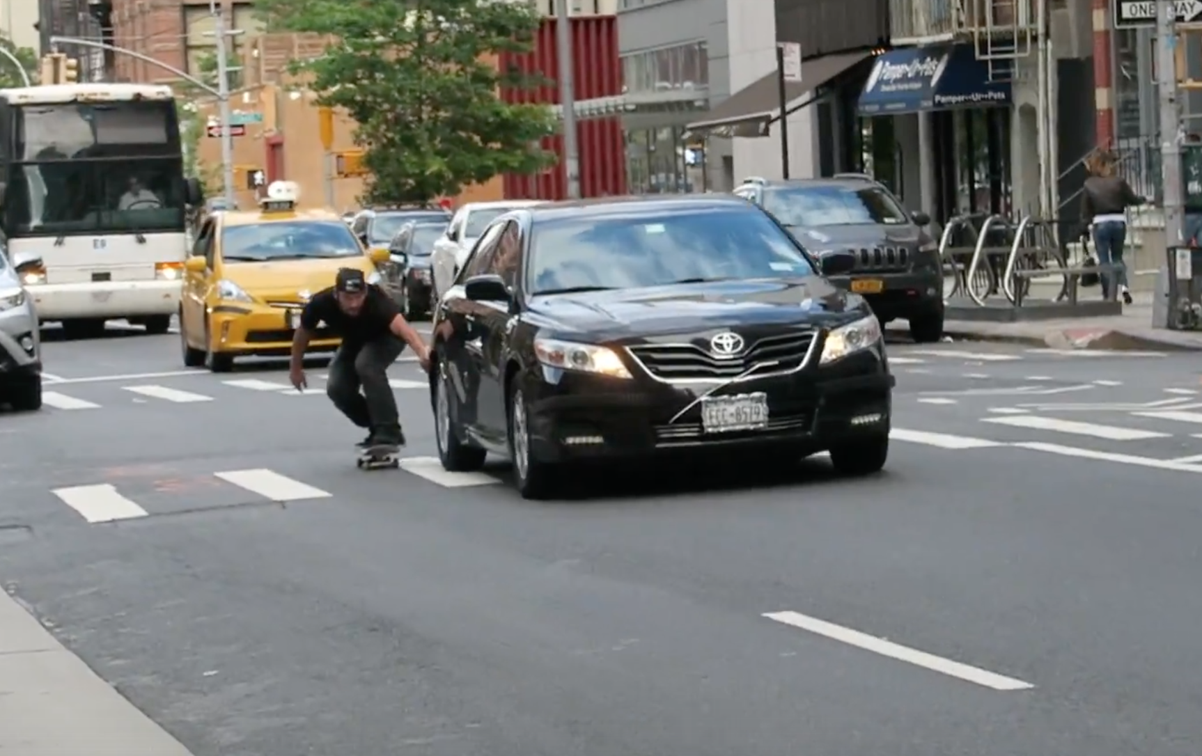 SKITCHING CARS IN NYC! via Brett Conti (2016)